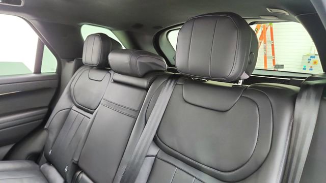 Used 2025 Land Rover Range Rover Sport SE image 31