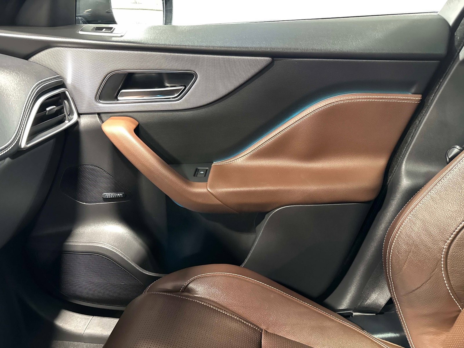 Used 2018 Jaguar F-PACE S image 24