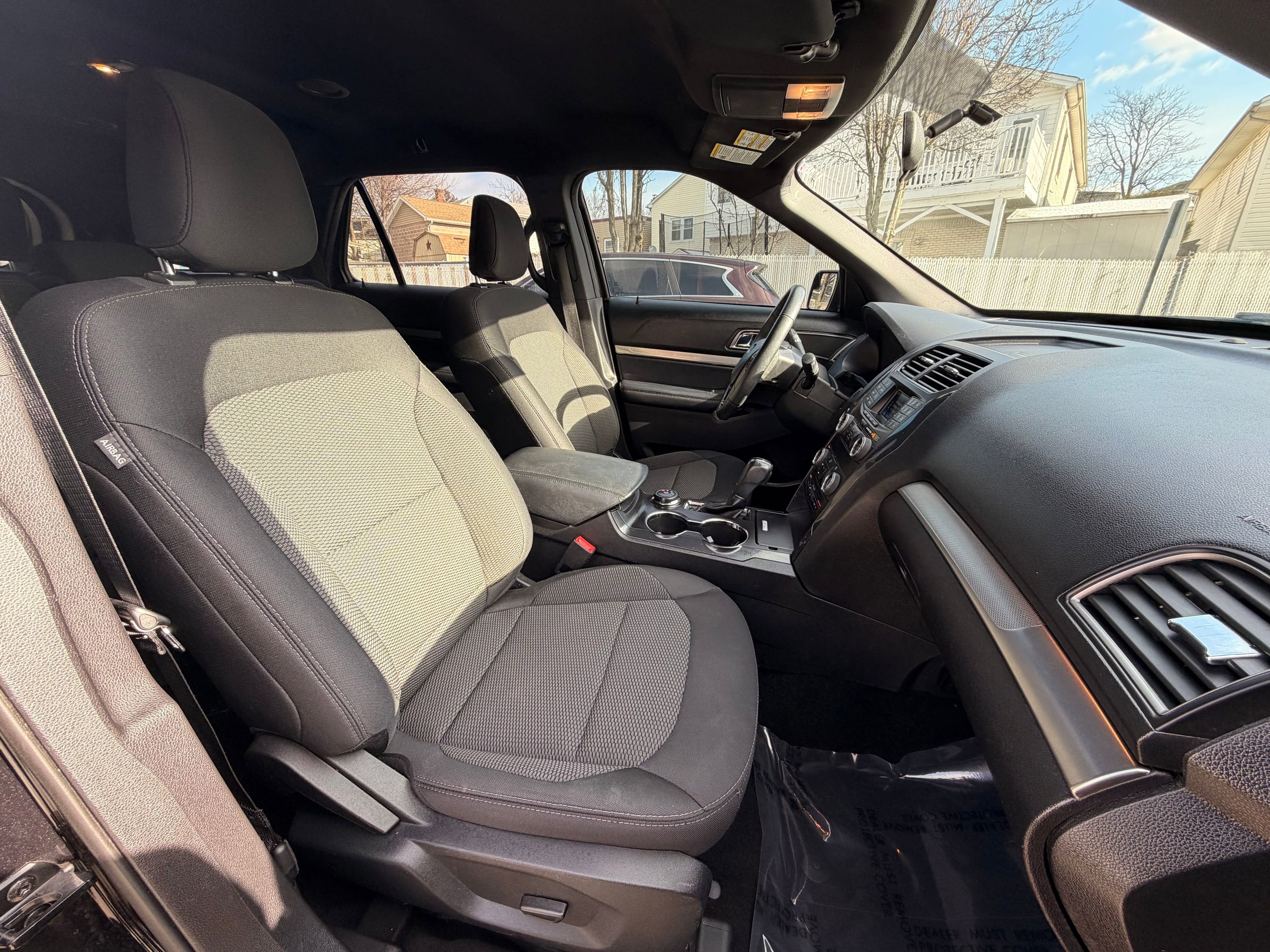 Used 2019 Ford Explorer XLT image 34