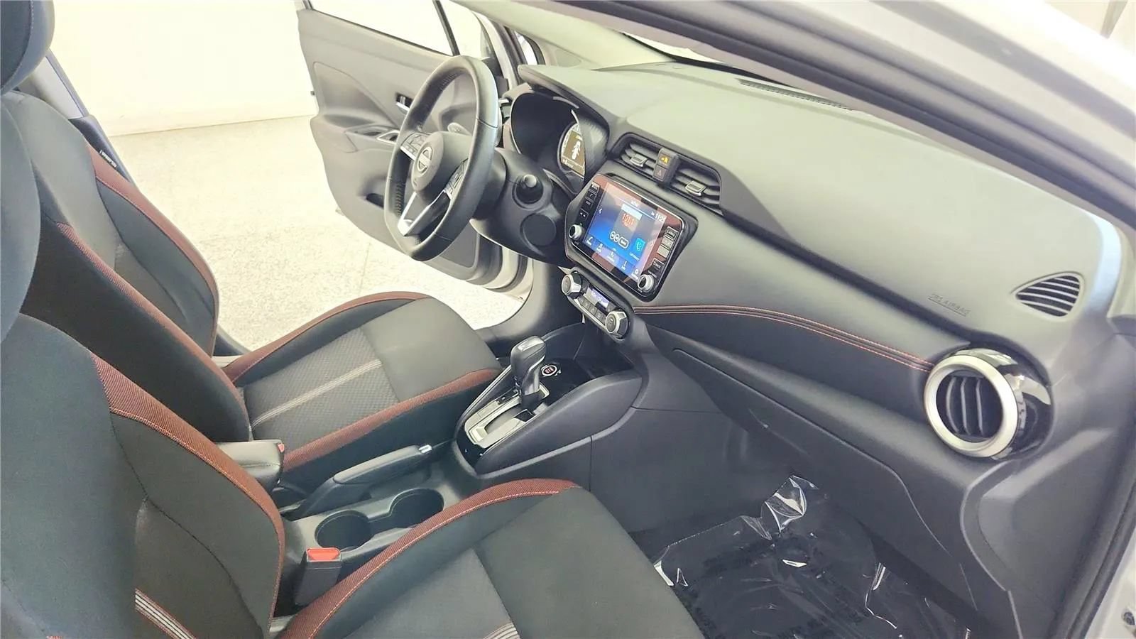 Used 2024 Nissan Versa SR FWD image 35