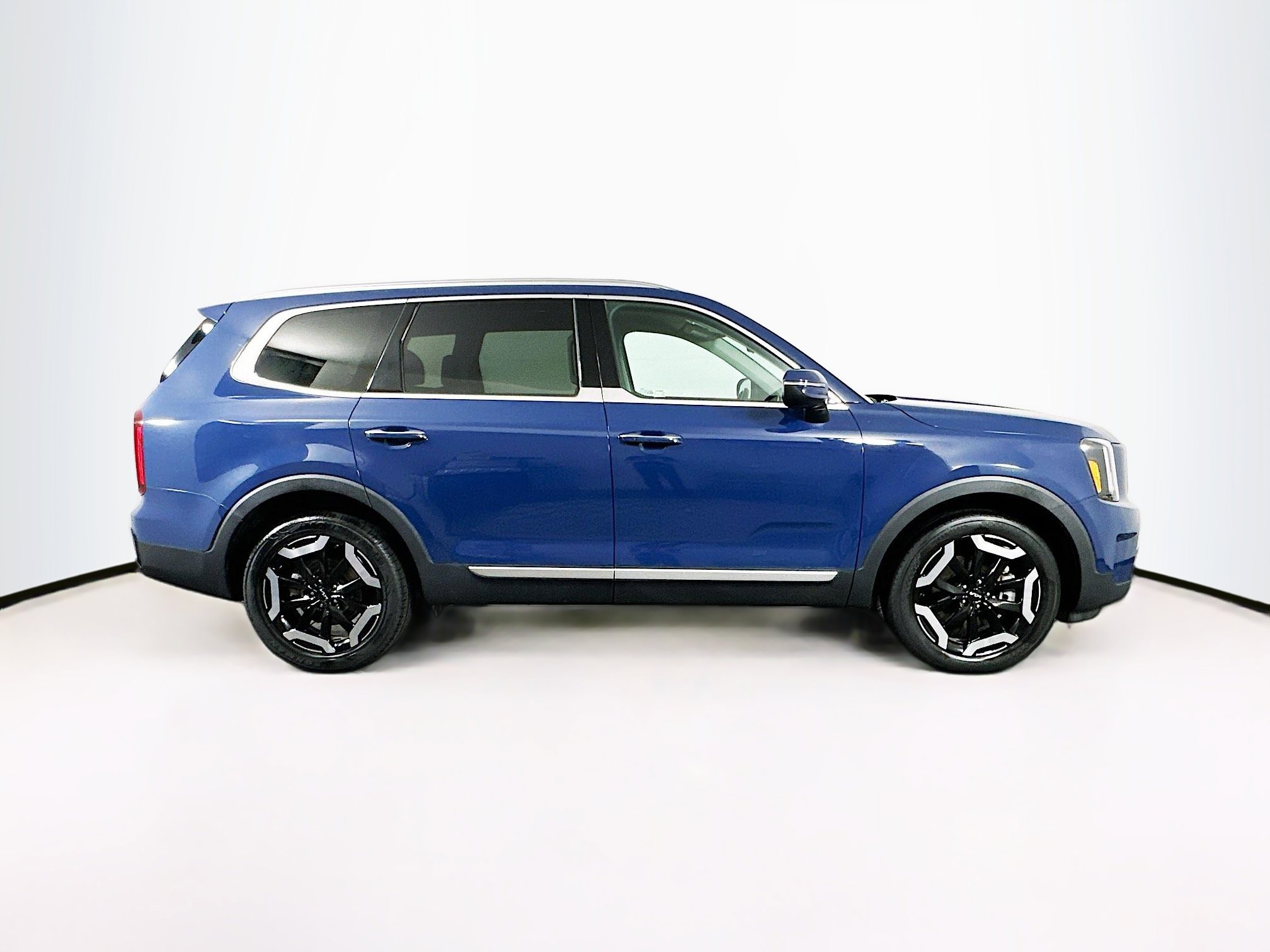 Used 2023 Kia Telluride S image 10