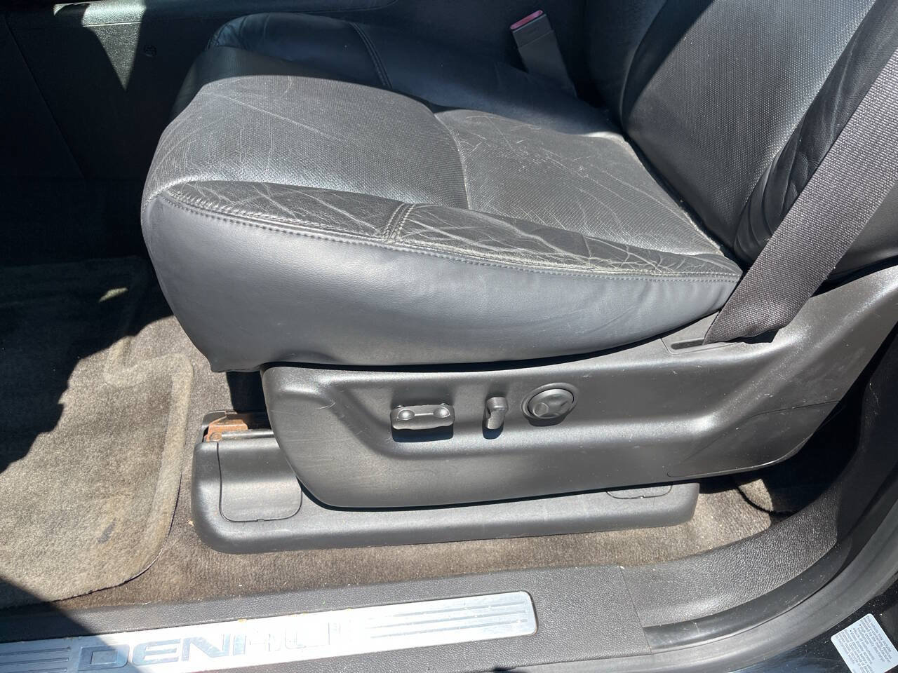 Used 2012 GMC Yukon XL Denali AWD/4WD image 17