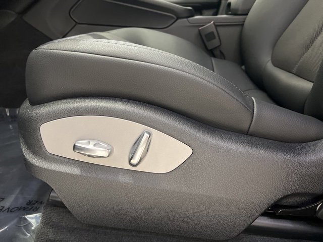 Used 2025 Porsche Macan T image 21