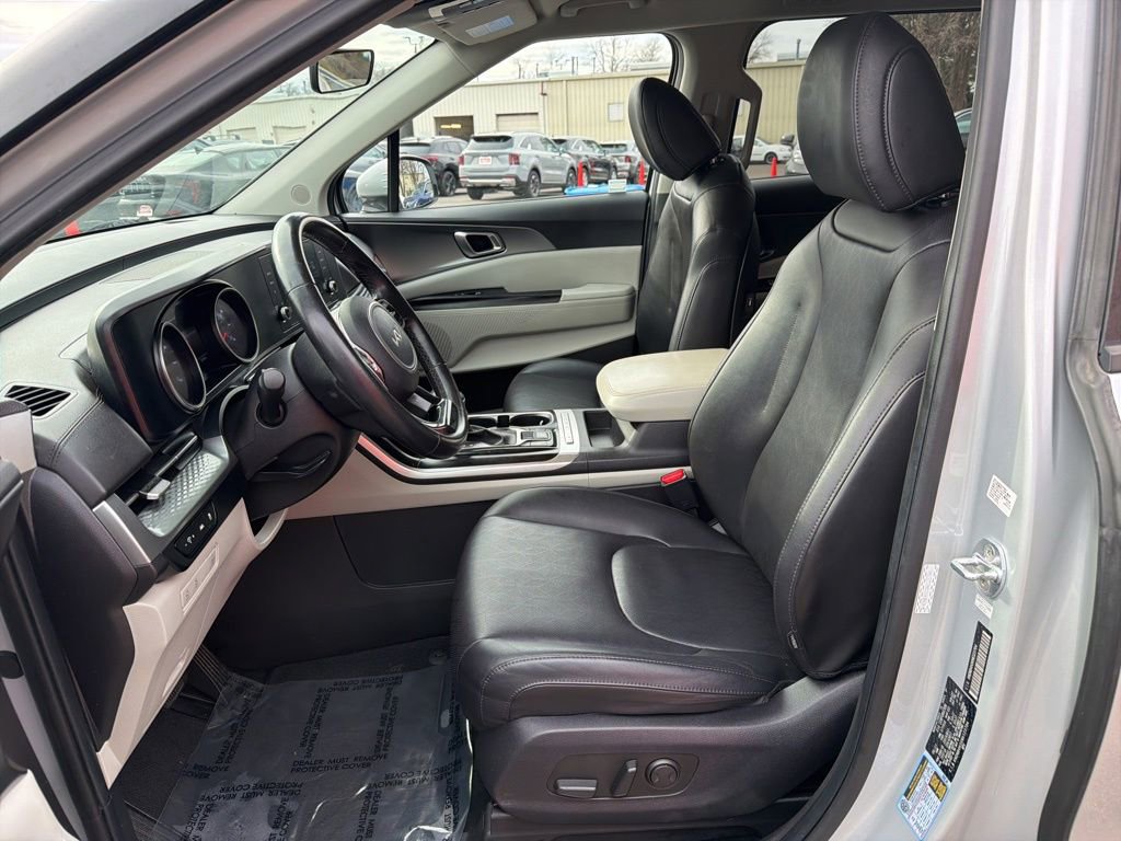 Used 2022 Kia Carnival LX image 15