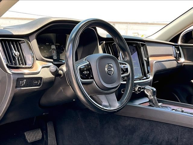Used 2021 Volvo S60 T5 Momentum w/ Premium Package AWD/4WD image 8