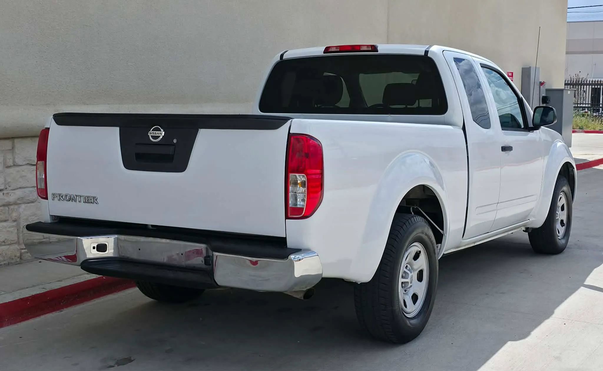 Used 2016 Nissan Frontier S RWD image 3