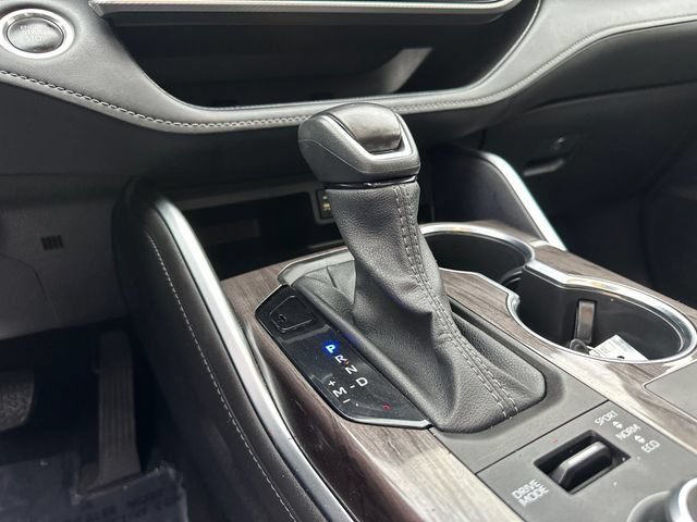 Certified 2025 Toyota Highlander Platinum AWD/4WD image 35
