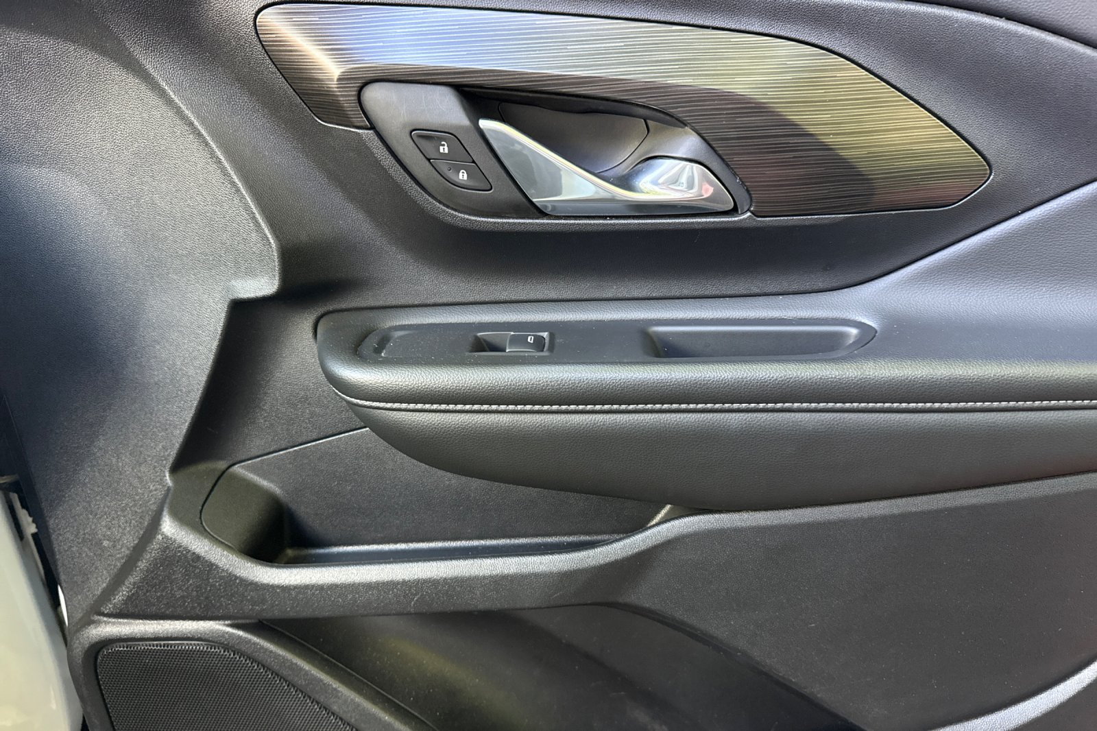 Used 2024 GMC Terrain SLE FWD image 22