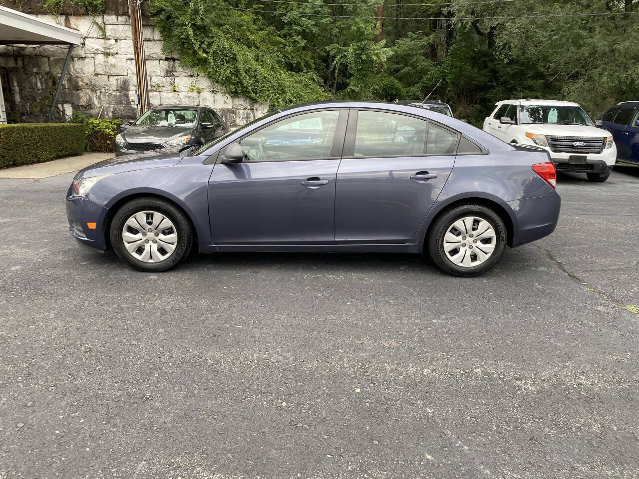 Used 2013 Chevrolet Cruze LS FWD image 2