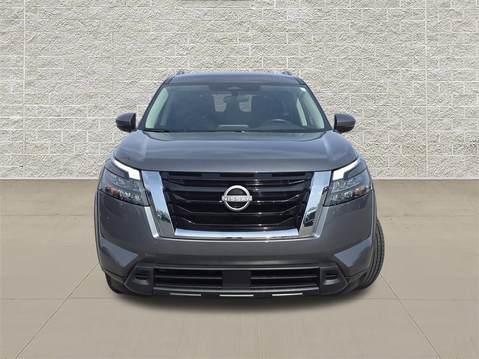 Used 2025 Nissan Pathfinder SV image 2