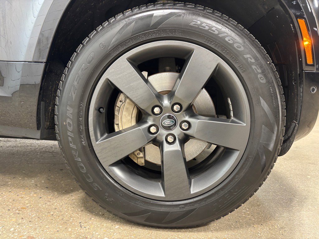 Used 2023 Land Rover Defender 130 X-Dynamic SE image 11