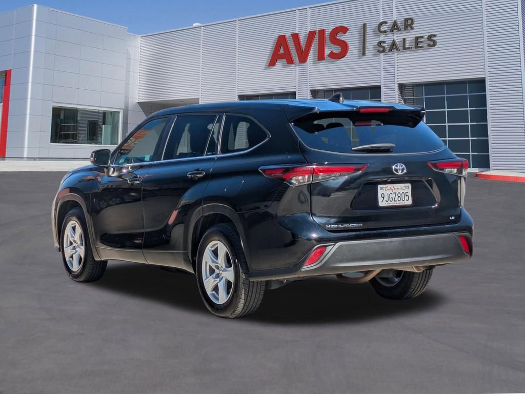 Used 2024 Toyota Highlander LE image 9