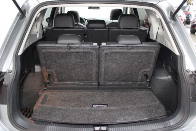 Used 2021 Volkswagen Tiguan SE w/ Panoramic Sunroof Package FWD image 23