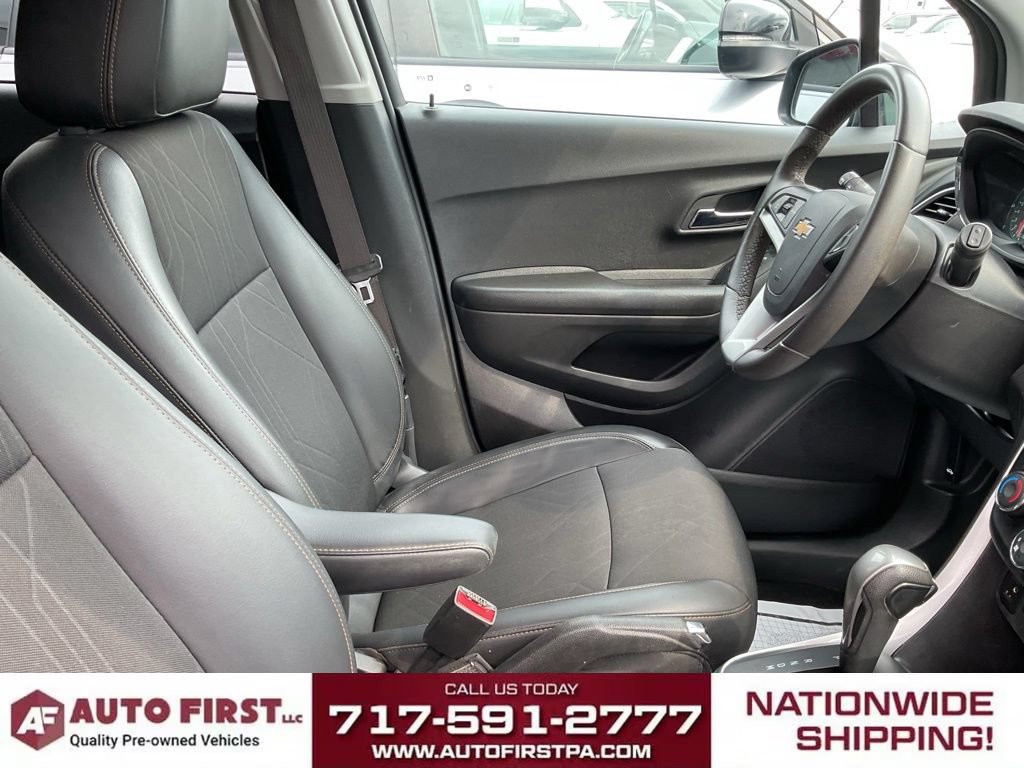 Used 2022 Chevrolet Trax LT w/ LT Convenience Package AWD/4WD image 17