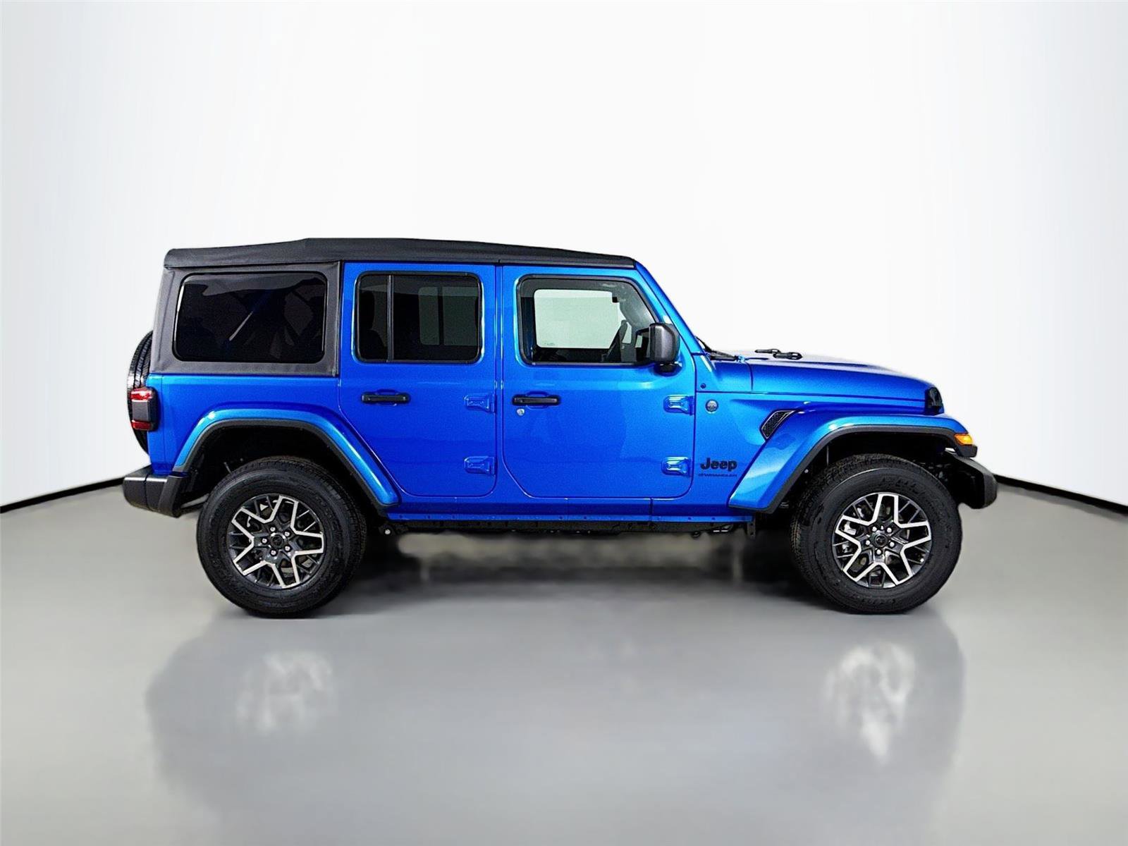 New 2025 Jeep Wrangler Sahara w/ Technology Group image 8