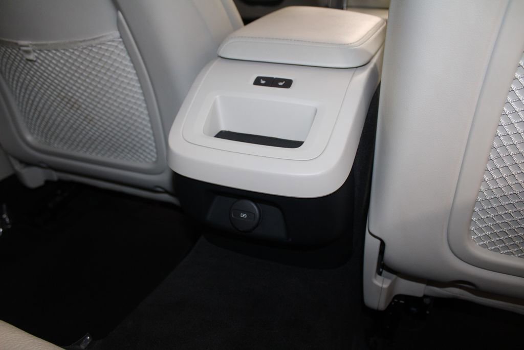 Used 2024 Volvo V60 B5 Cross Country Plus image 34