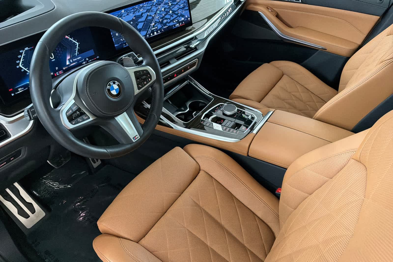 Used 2024 BMW X7 xDrive40i w/ M Sport Package AWD/4WD image 11