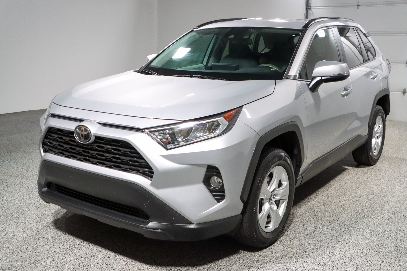Used 2020 Toyota RAV4 XLE FWD image 30
