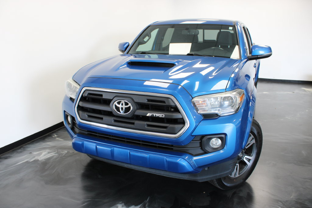 Used 2016 Toyota Tacoma SR5 AWD/4WD image 3