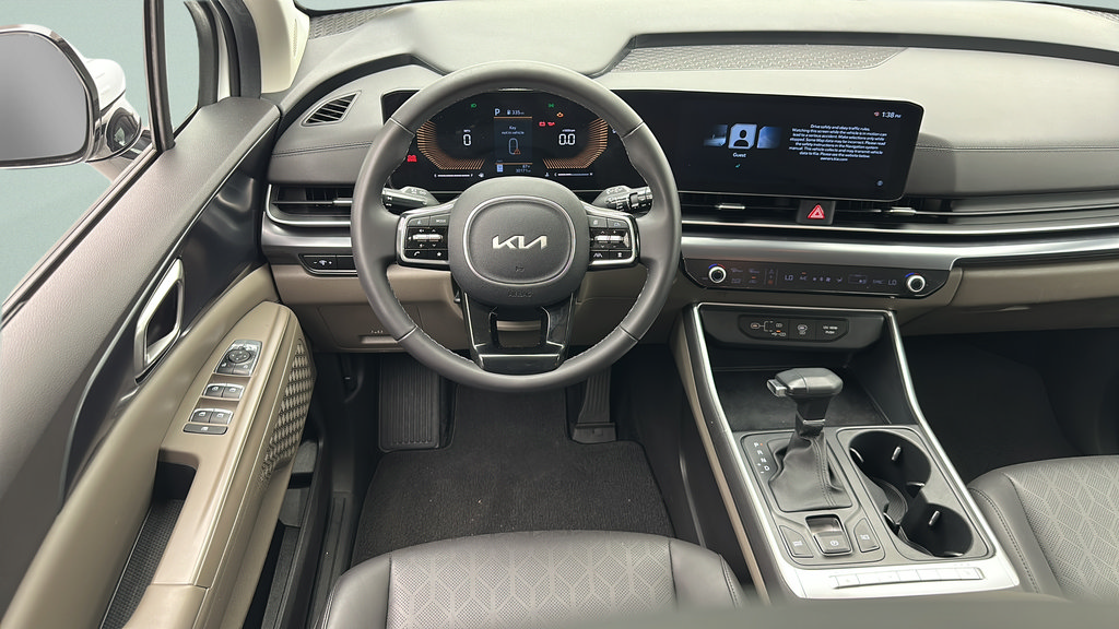 Used 2025 Kia Carnival FWD image 12