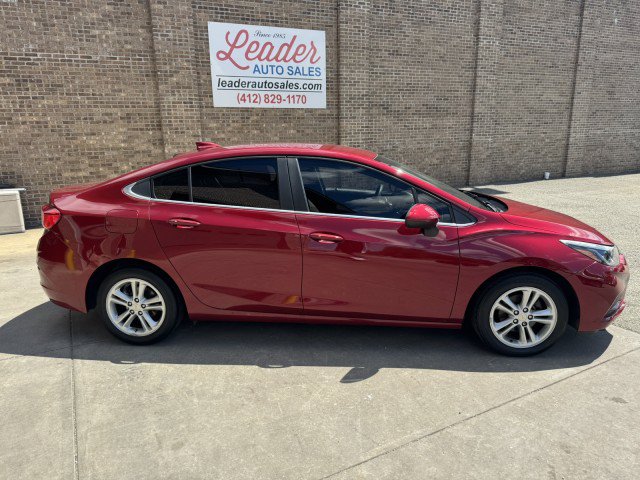 Used 2018 Chevrolet Cruze LT w/ Convenience Package FWD image 2