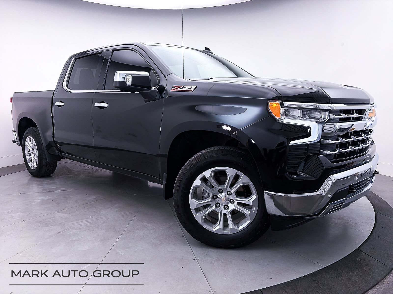 Used 2023 Chevrolet Silverado 1500 LTZ w/ LTZ Premium Package AWD/4WD image 1