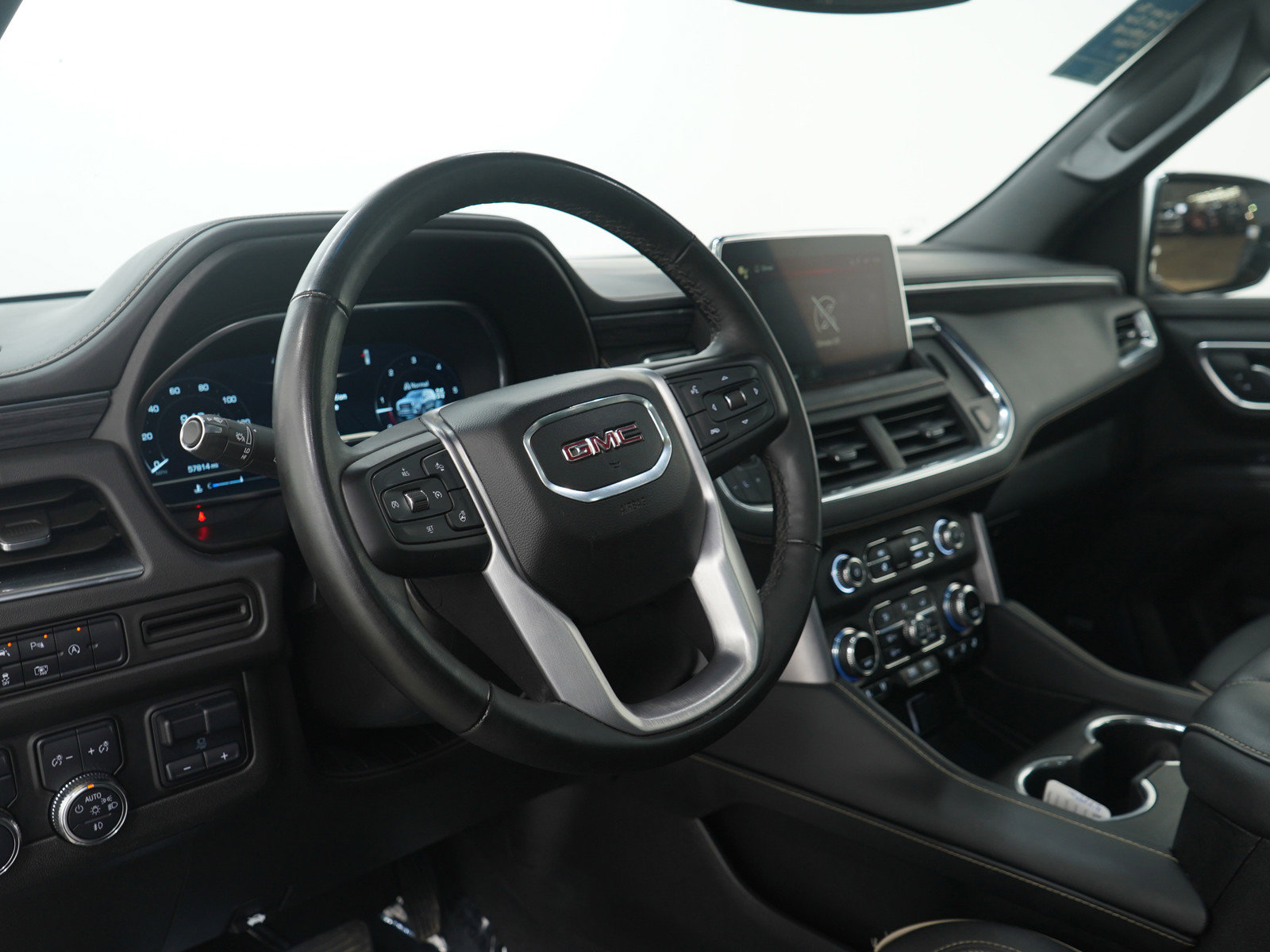 Used 2023 GMC Yukon XL SLT image 28