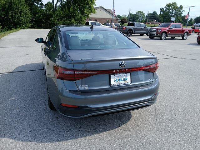 Used 2025 Volkswagen Jetta SE image 3