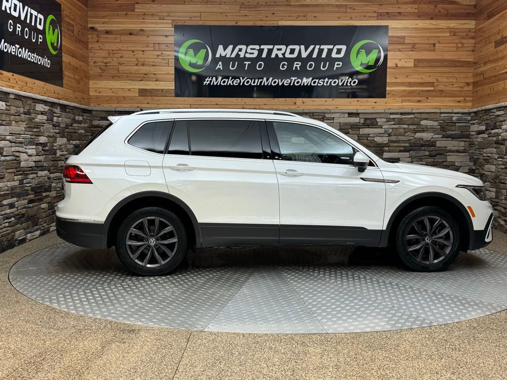 Used 2023 Volkswagen Tiguan SE w/ Panoramic Sunroof Package image 12