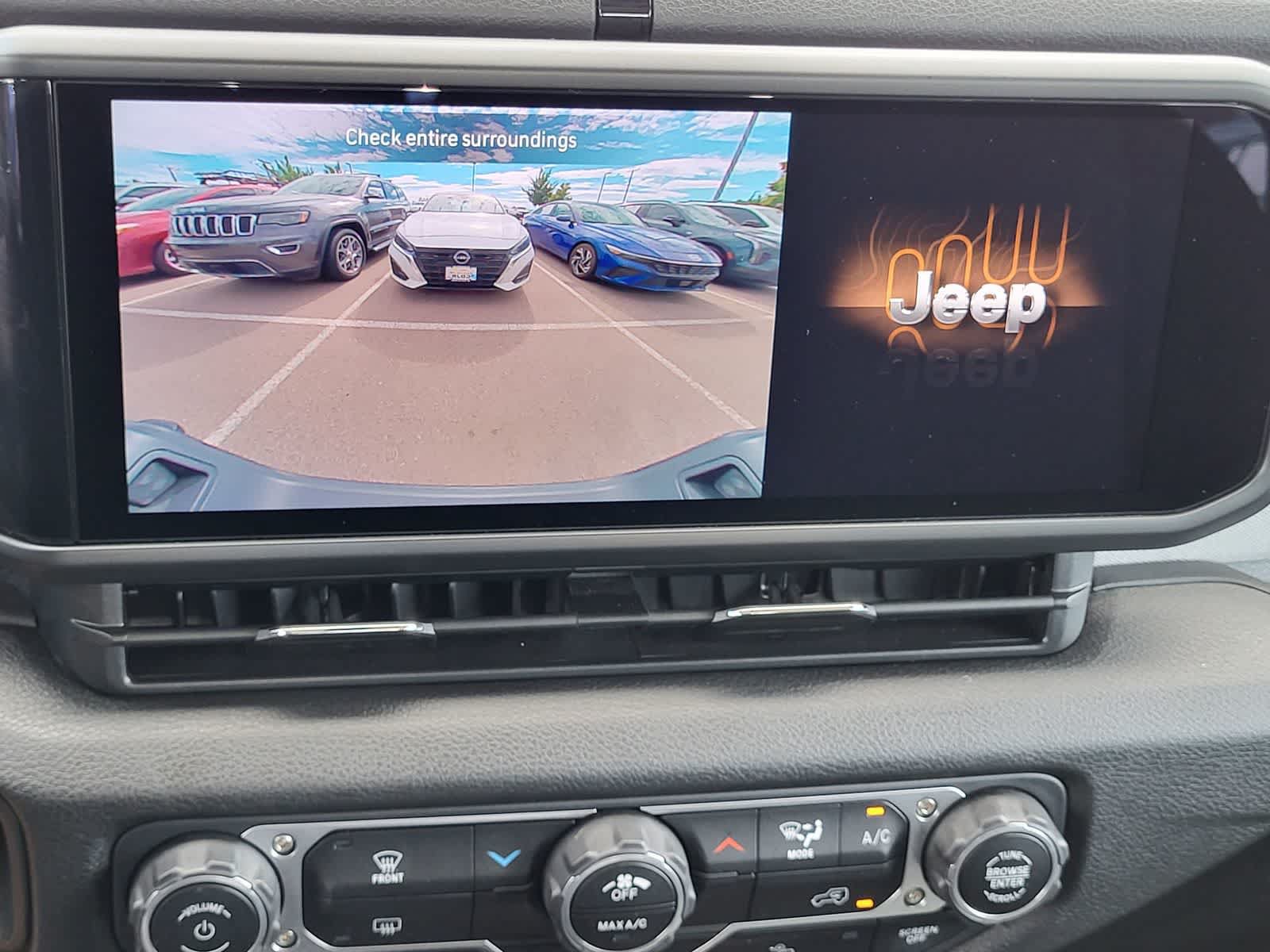 Used 2025 Jeep Gladiator Sport AWD/4WD image 19
