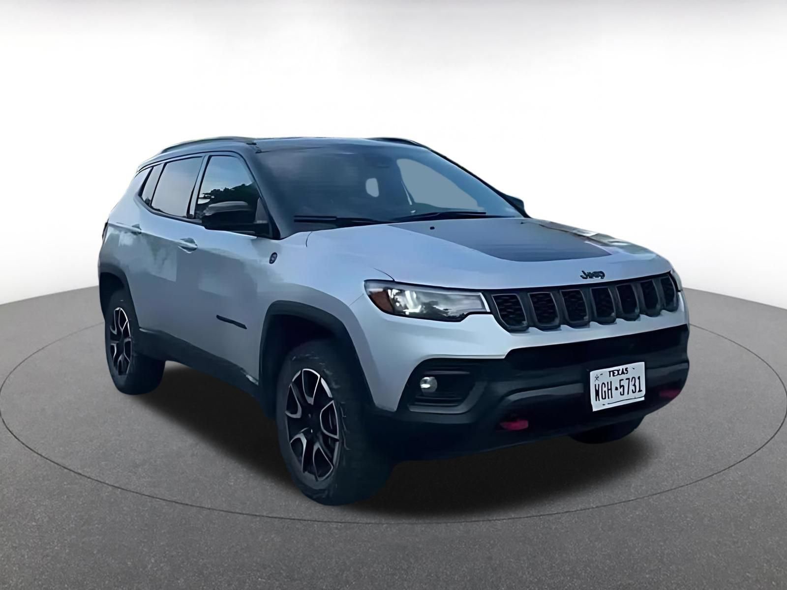 Used 2025 Jeep Compass Trailhawk AWD/4WD image 3