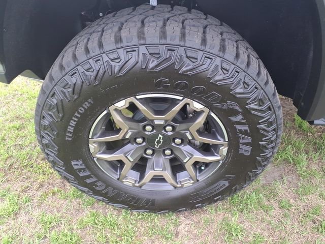 Used 2025 Chevrolet Colorado ZR2 w/ Technology Package image 4