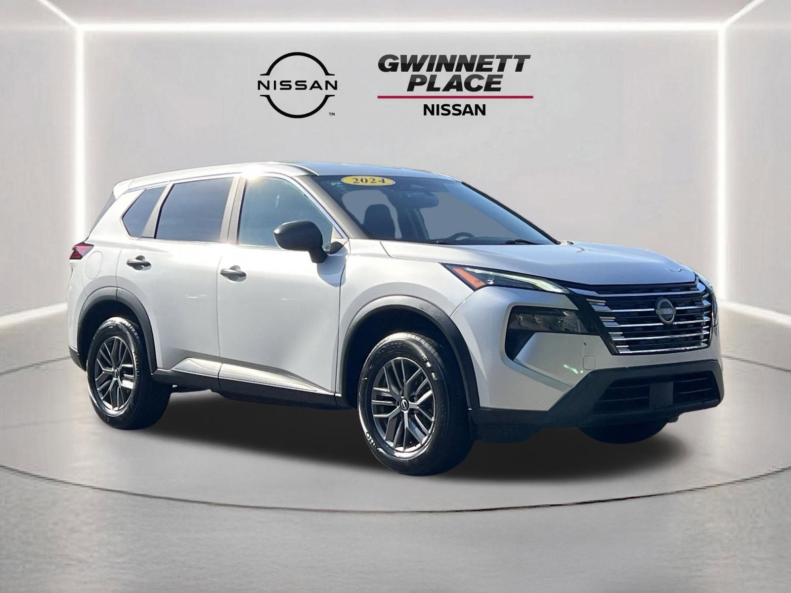 Used 2024 Nissan Rogue S image 25