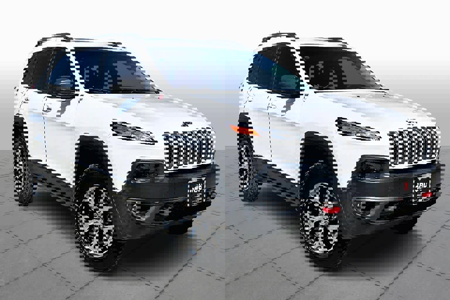 Used 2015 Jeep Cherokee Trailhawk w/ Comfort/Convenience Group image 3