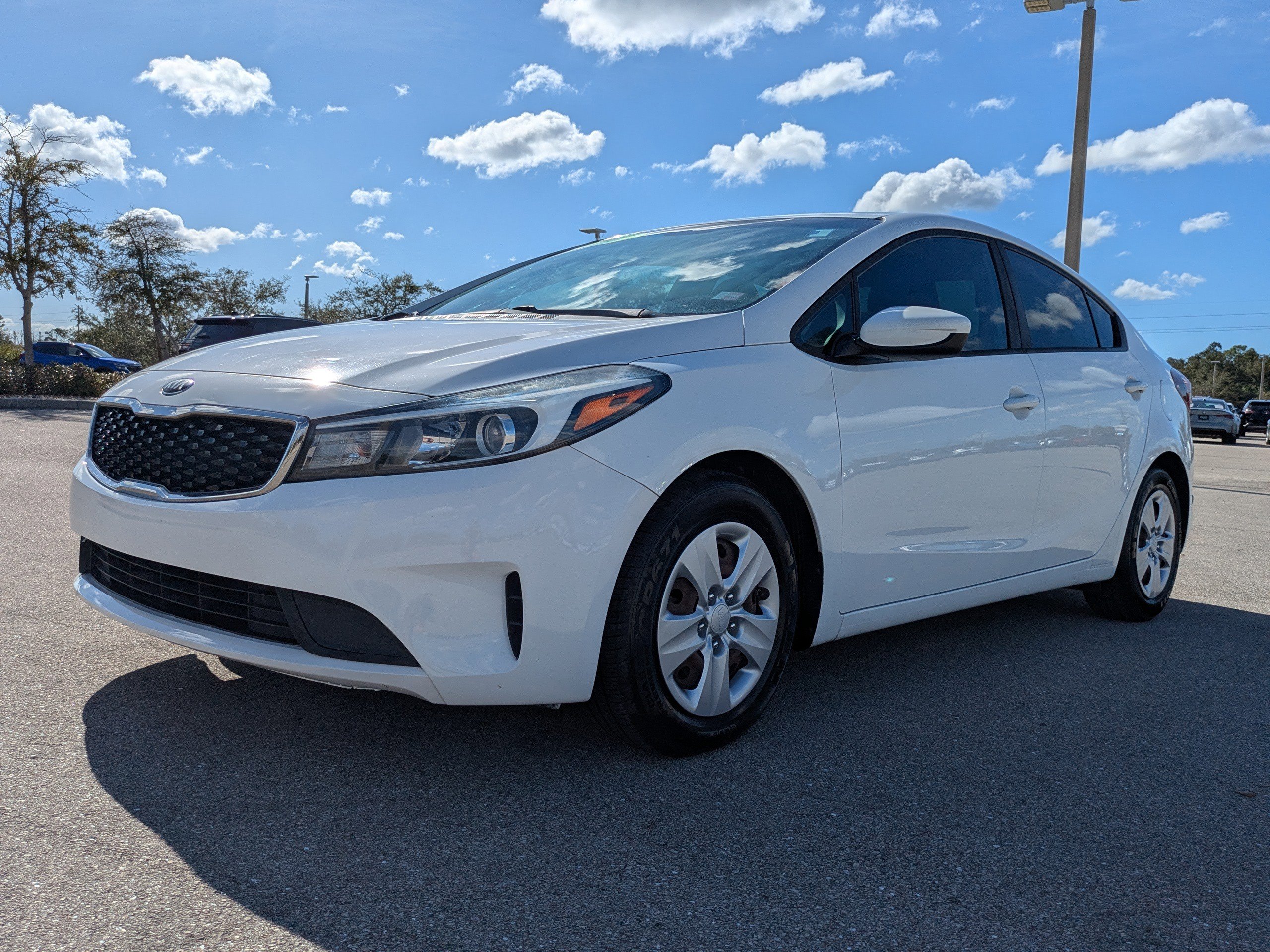 Used 2017 Kia Forte LX image 9