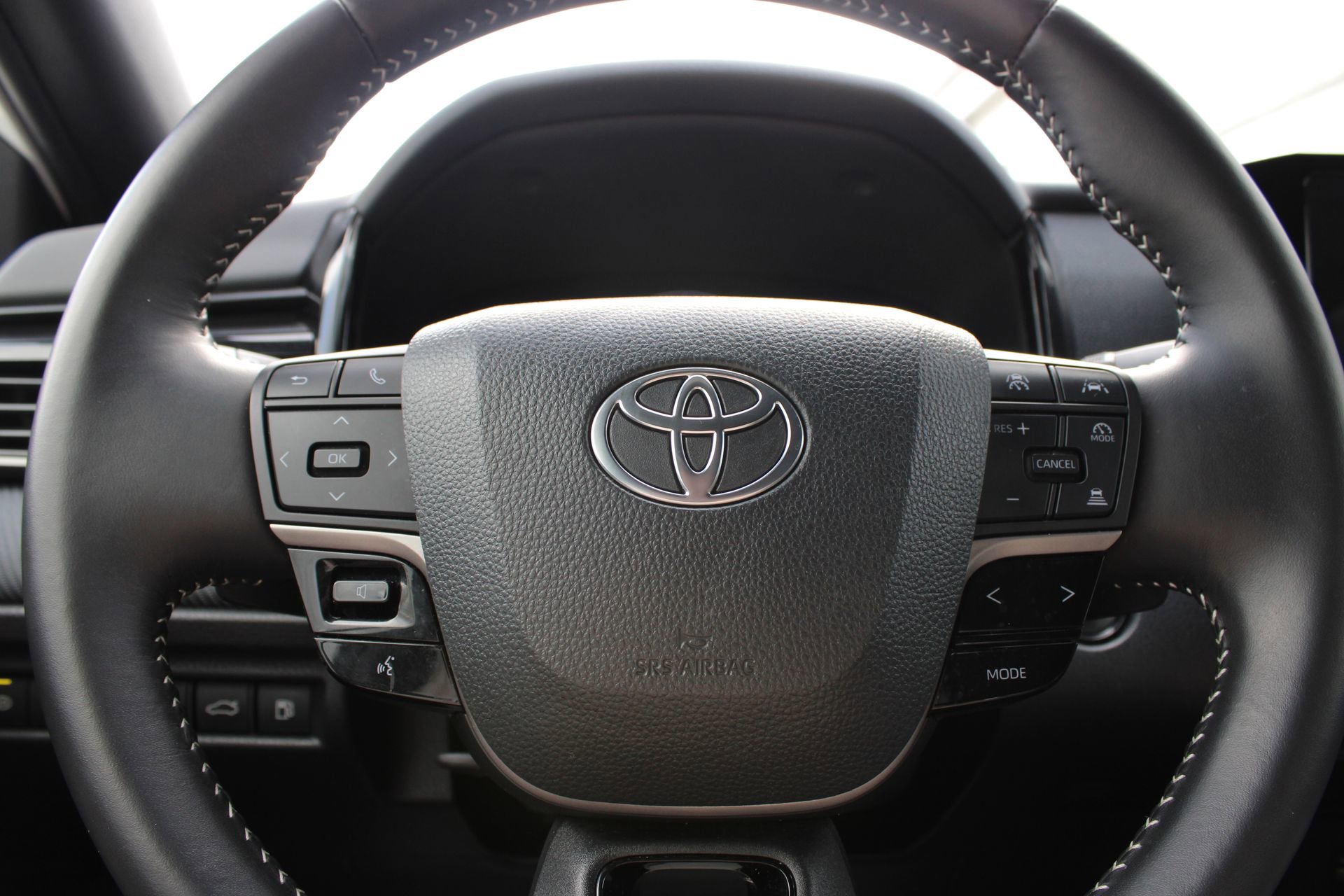 Used 2025 Toyota Camry SE image 25