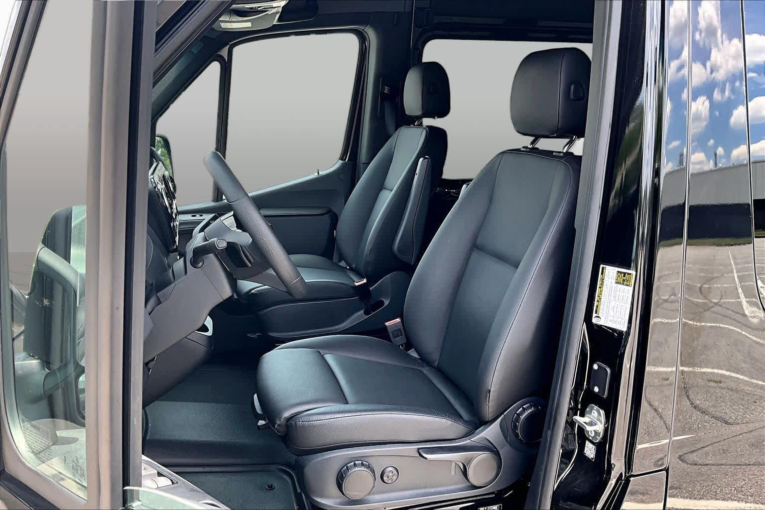 Used 2025 Mercedes-Benz Sprinter 2500 image 16
