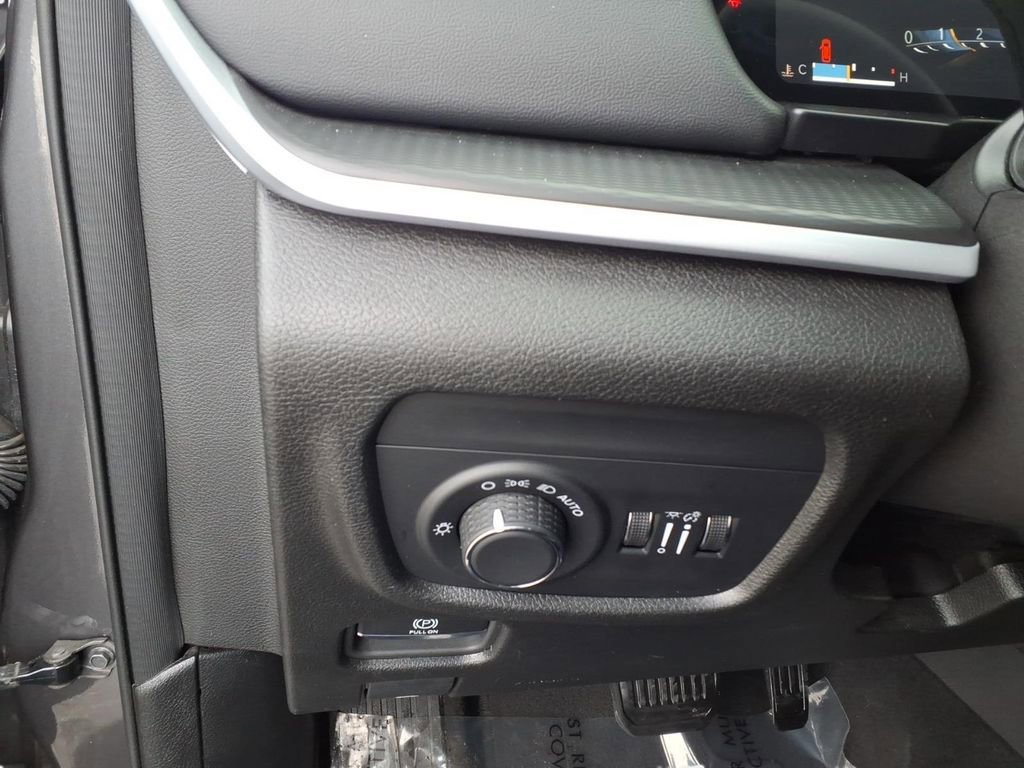 Certified 2024 Jeep Grand Cherokee L Laredo image 29