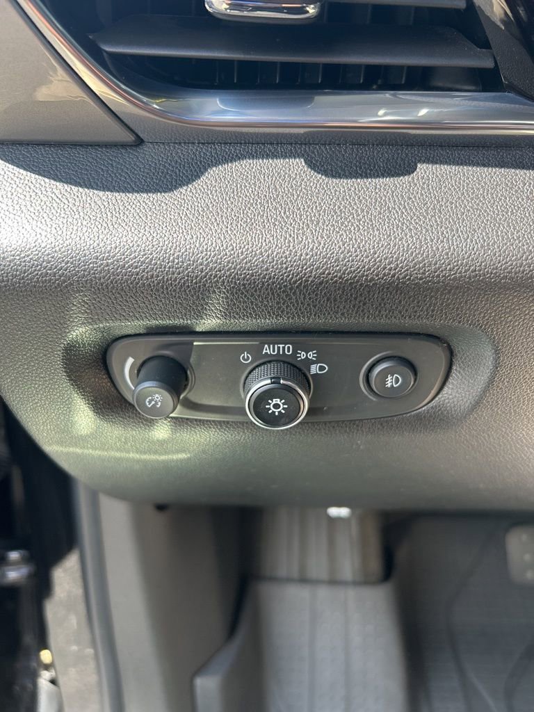 Used 2020 Chevrolet Traverse LT FWD image 31
