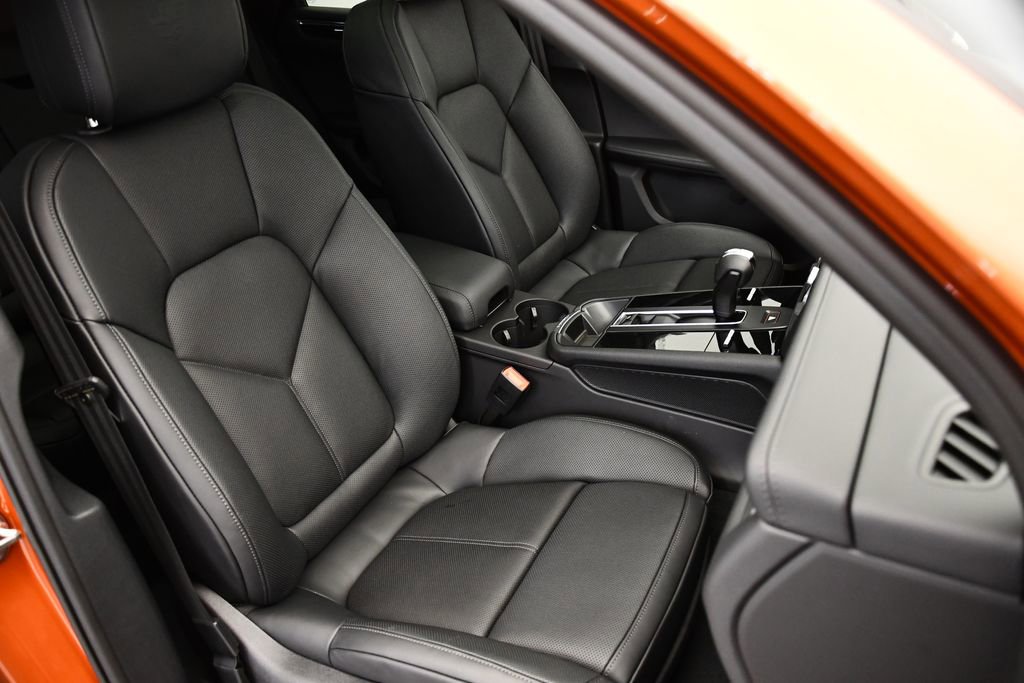 Used 2025 Porsche Macan Turbo image 49