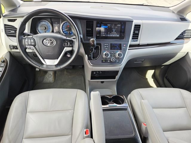 Used 2017 Toyota Sienna XLE FWD image 11