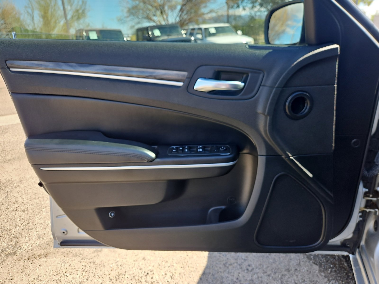 Used 2022 Chrysler 300 Touring w/ Sport Appearance Package image 13