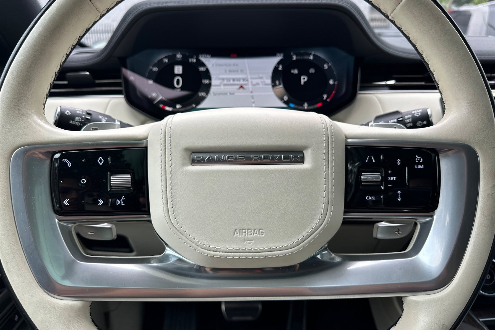 Used 2023 Land Rover Range Rover Long Wheelbase SE image 18