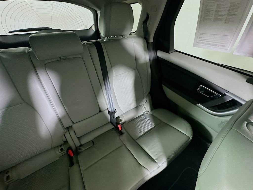 Used 2018 Land Rover Discovery Sport SE image 14