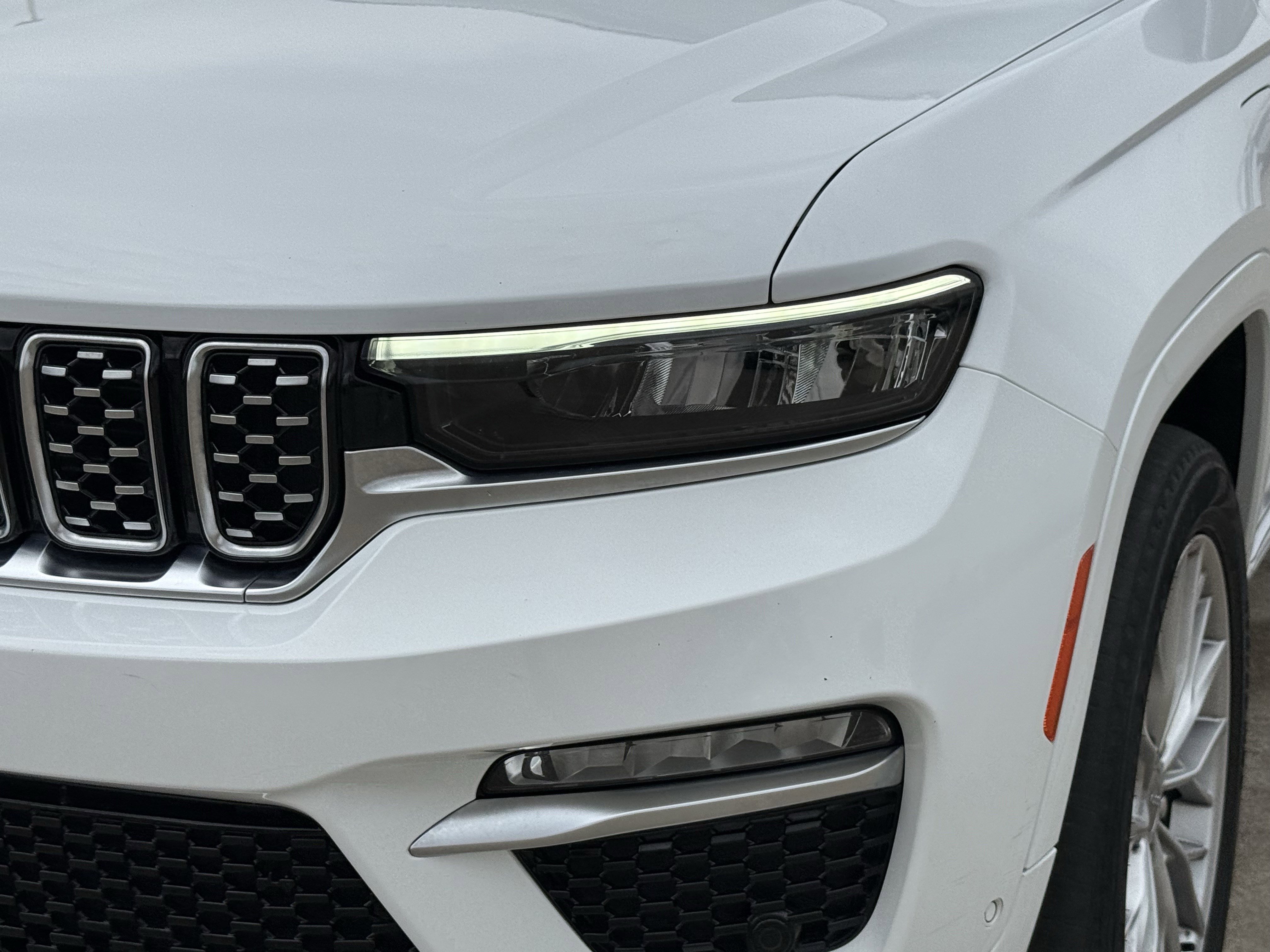 Used 2022 Jeep Grand Cherokee Summit w/ Luxury Tech Group V image 11