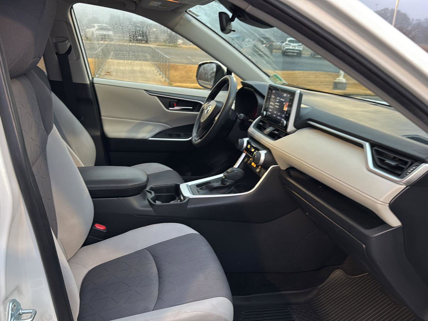 Used 2019 Toyota RAV4 XLE image 10