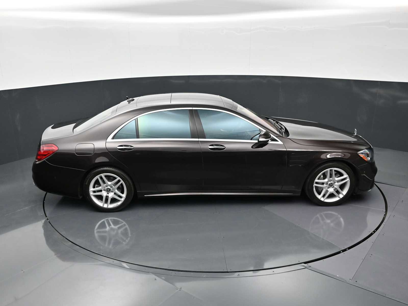 Used 2018 Mercedes-Benz S 560 Sedan image 39