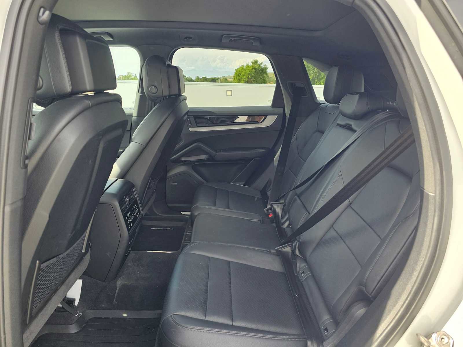 Used 2024 Porsche Cayenne image 21