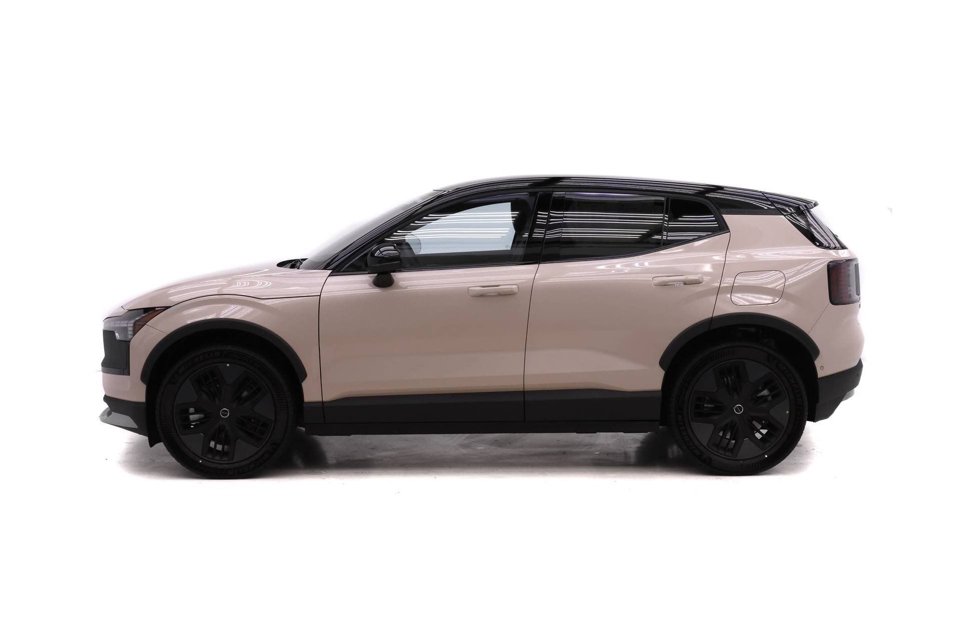 New 2026 Volvo EX30 Cross Country Ultra w/ Protection Package Premier AWD/4WD image 3