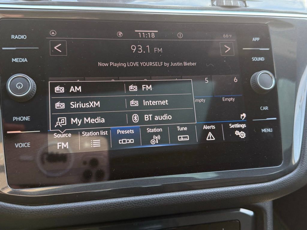 Used 2023 Volkswagen Tiguan SE R-Line image 11